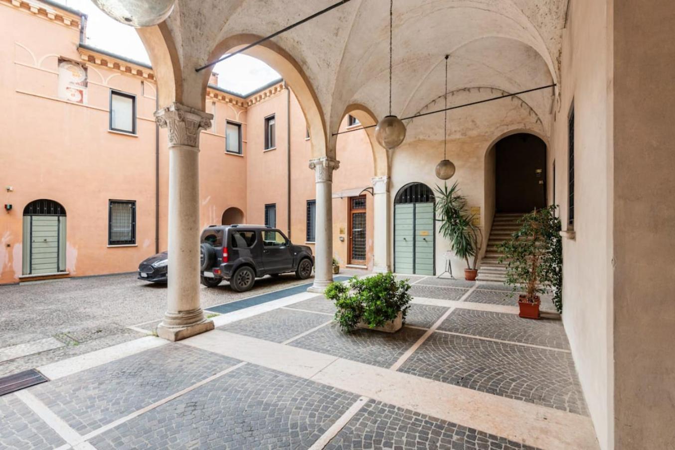 Residenza Palazzo Petrozzani Mântua Exterior foto