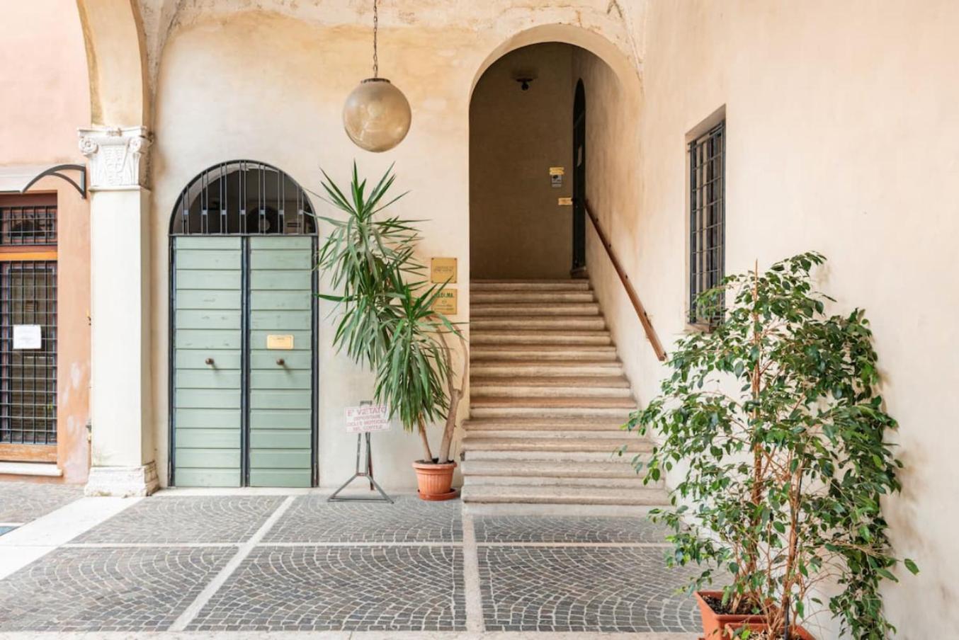 Residenza Palazzo Petrozzani Mântua Exterior foto